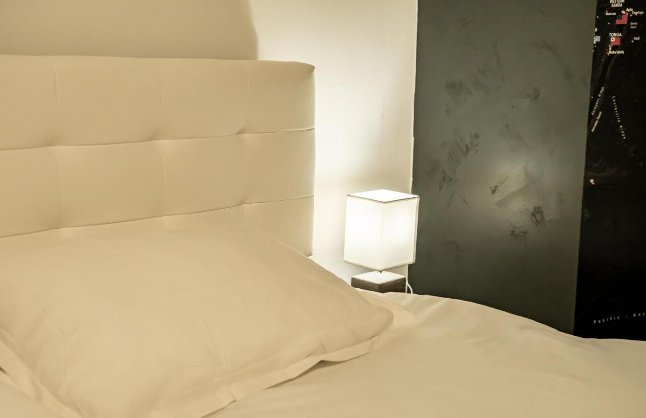 Studio Six Continents Петрошани Экстерьер фото
